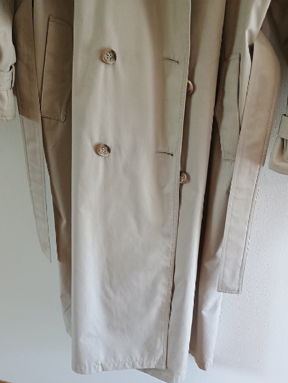 Vintage London Fog Women's Beige Trench Coat - Timeless Double-Breasted Style - Picture 4 of 15
